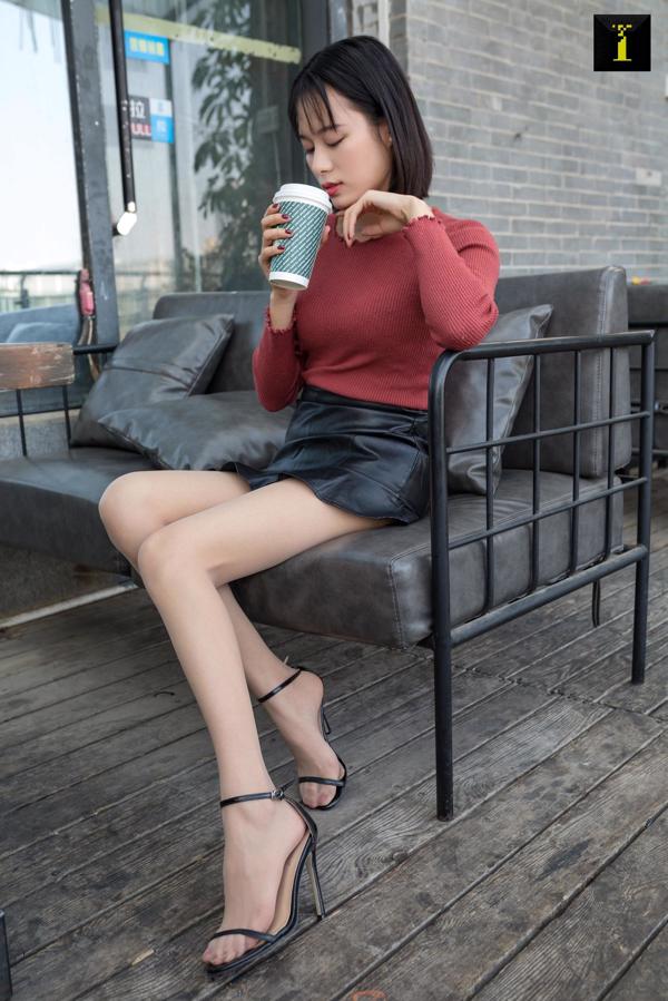 Xiao Xiao "Little Black Leather Skirt" [Iss to IESS] Beautiful legs and silk feet