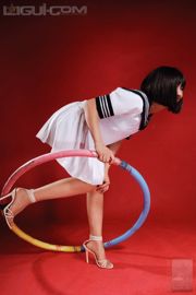 Модель Юми «Милая школьница показывает чулки во время тренировки» [Лигуи ЛиГуй] Фото-изображение шелковой стопы